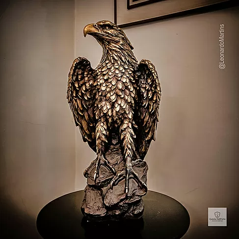 imagem de Escultura Águia Real em Bronze 60cm EBZ751 Força e Elegância Natural