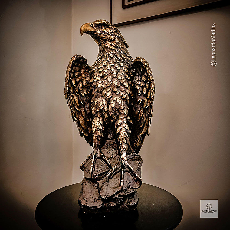 imagem do produto Escultura �guia Real em Bronze 60cm EBZ751 For�a e Eleg�ncia Natural