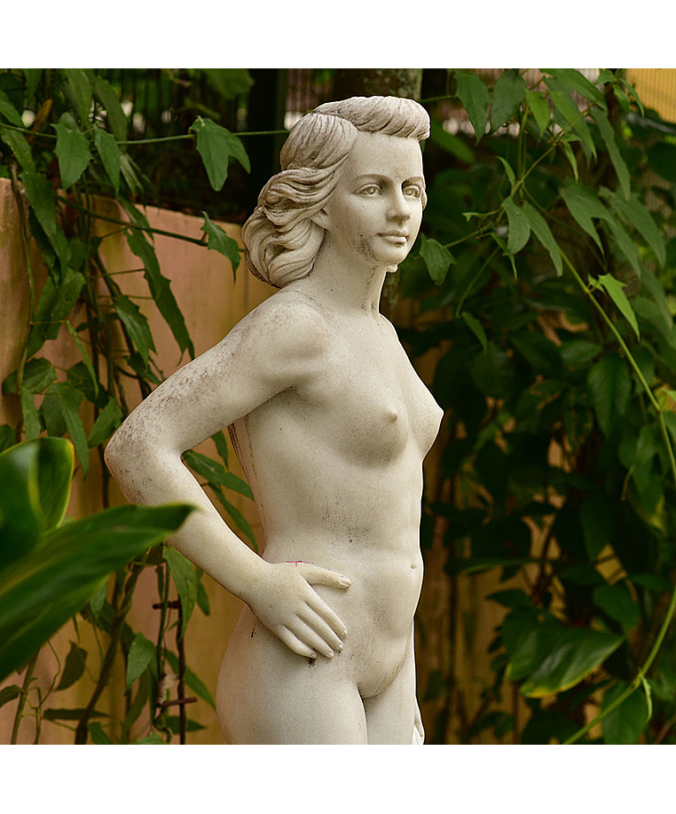 imagem do produto Escultura Anitta 160cm - EMP470 Destaque no Paisagismo de Luxo
