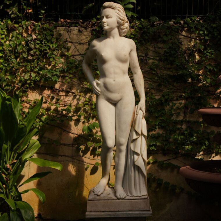 imagem do produto Escultura Anitta 160cm - EMP470 Destaque no Paisagismo de Luxo