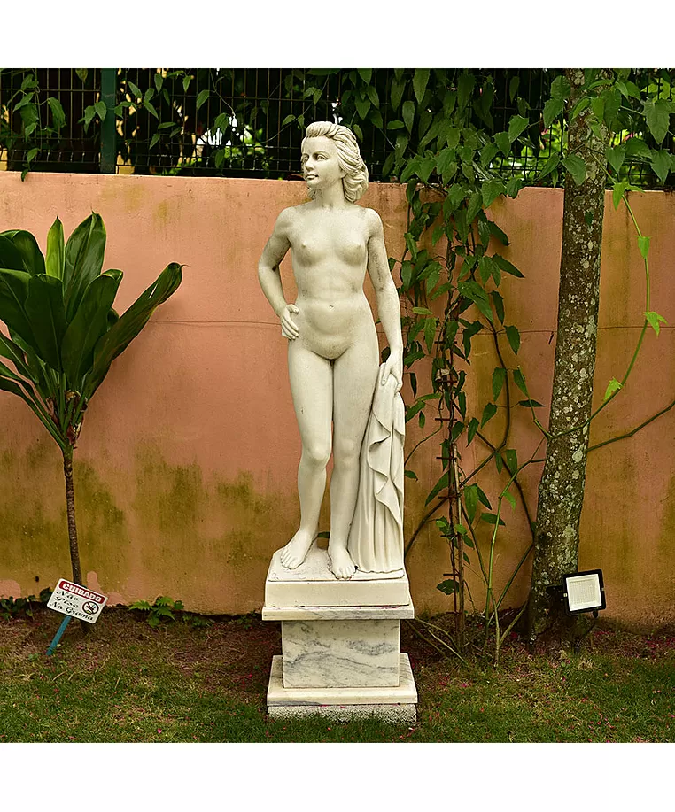imagem do produto Escultura Anitta 160cm - EMP470 Destaque no Paisagismo de Luxo