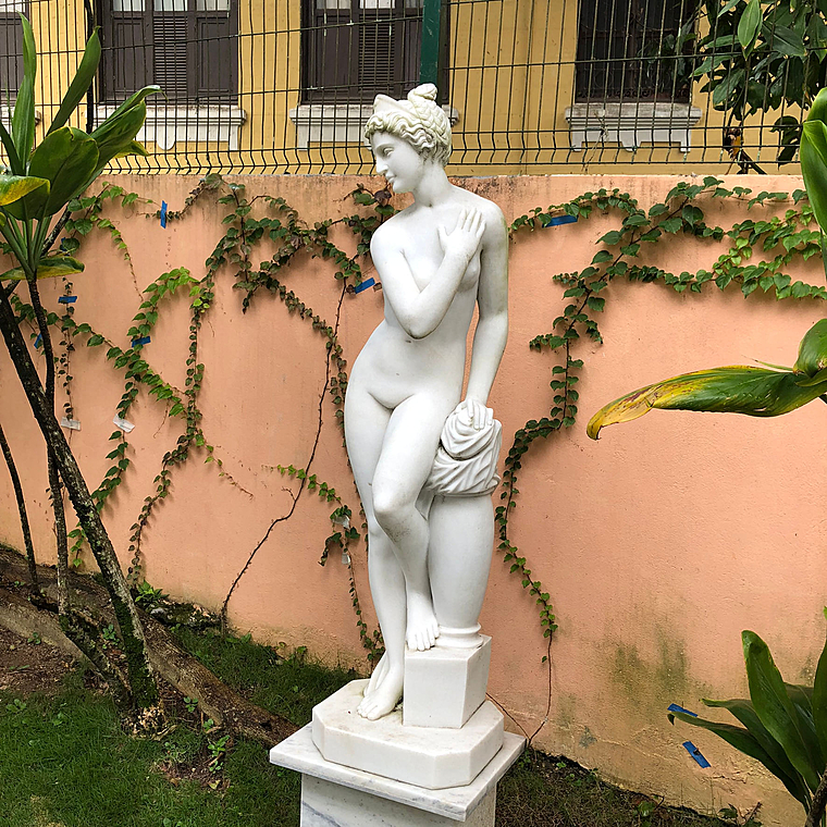 imagem do produto Escultura Banhista 160cm  EMP468 Para Jardins e �reas Externas