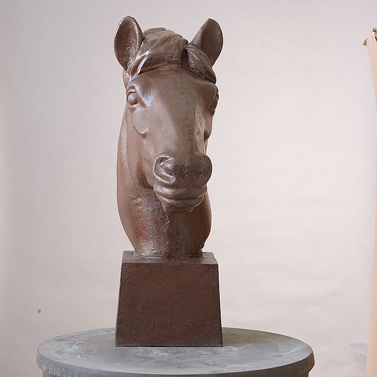 imagem do produto Escultura Cabe�a de Cavalo para Mesa 60cm VRF125 Eleg�ncia e Sofistica��o
