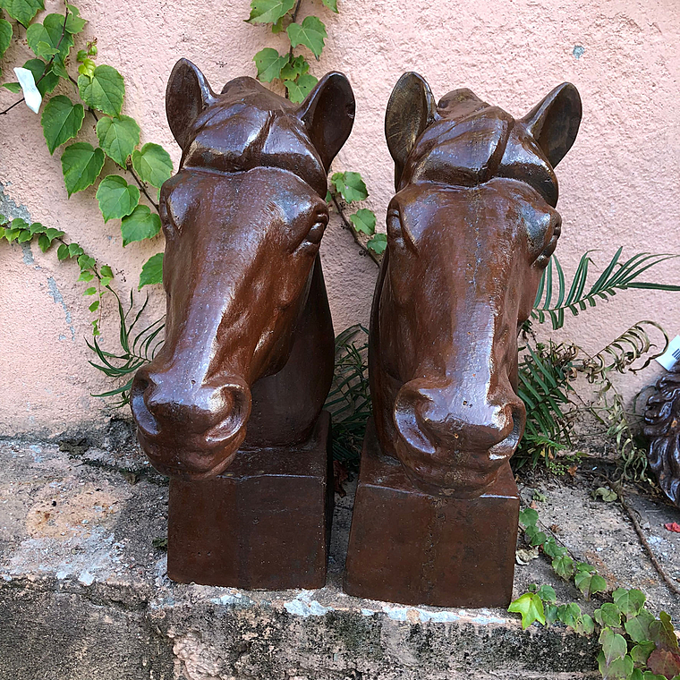 imagem do produto Escultura Cabe�a de Cavalo para Mesa 60cm VRF125 Eleg�ncia e Sofistica��o
