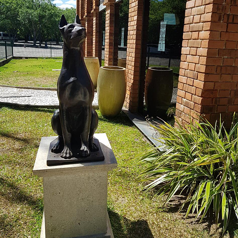imagem do produto Escultura Cachorro Dobermann Olhando para Esquerda 98cm VRF255E Eleg�ncia e Presen�a