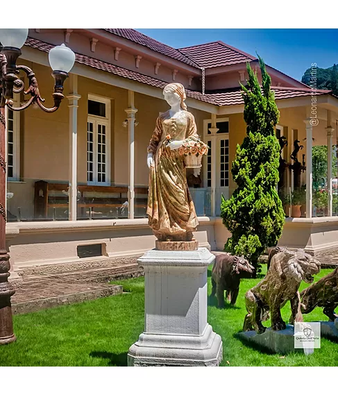 imagem de Escultura Camponesa em  Pedra Jade 153cm - EMP623 Elegância e Destaque no Paisagismo