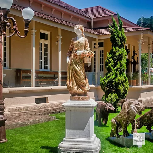 imagem de Escultura Camponesa em  Pedra Jade 153cm - EMP623 Elegância e Destaque no Paisagismo