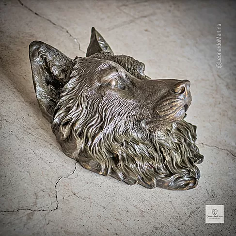 imagem de Escultura Cara de Lobo em Bronze 40cm - VRBZ351 Obra Expressiva
