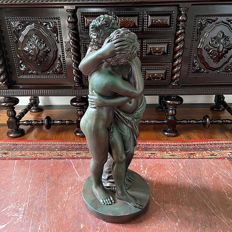 imagem do produto Escultura Casal Primeiro Beijo 60cm EML182 Romance e Eleg�ncia