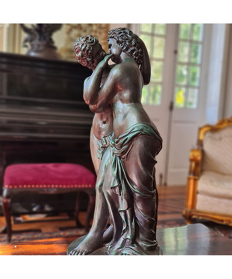 imagem do produto Escultura Casal Primeiro Beijo 60cm - EML182