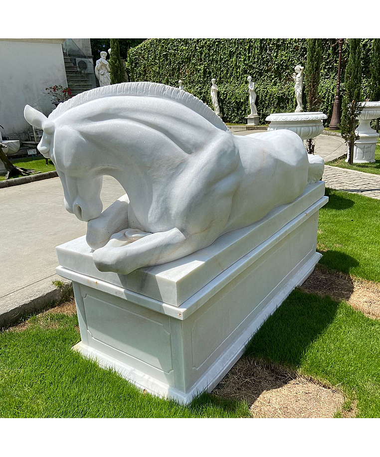 imagem do produto Escultura Cavalo Deitado com Base em M�rmore 135cm - EMP577 Eleg�ncia e Serenidade