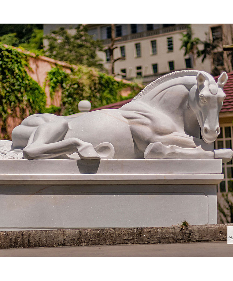imagem do produto Escultura Cavalo Deitado com Base em M�rmore 135cm - EMP577 Eleg�ncia e Serenidade
