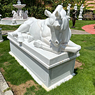 imagem do produto Escultura Cavalo Deitado com Base em M�rmore 135cm - EMP577 Eleg�ncia e Serenidade