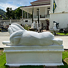 imagem do produto Escultura Cavalo Deitado com Base em M�rmore 135cm - EMP577 Eleg�ncia e Serenidade