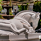 imagem do produto Escultura Cavalo Deitado com Base em M�rmore 135cm - EMP577 Eleg�ncia e Serenidade