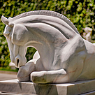 imagem do produto Escultura Cavalo Deitado com Base em M�rmore 135cm - EMP577 Eleg�ncia e Serenidade