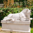 imagem do produto Escultura Cavalo Deitado com Base em M�rmore 135cm - EMP577 Eleg�ncia e Serenidade