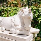 imagem do produto Escultura Cavalo Deitado com Base em M�rmore 135cm - EMP577 Eleg�ncia e Serenidade