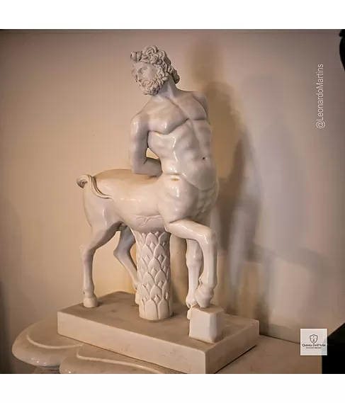 imagem de Escultura Centauro em Mármore Branco 50cm - EMP614