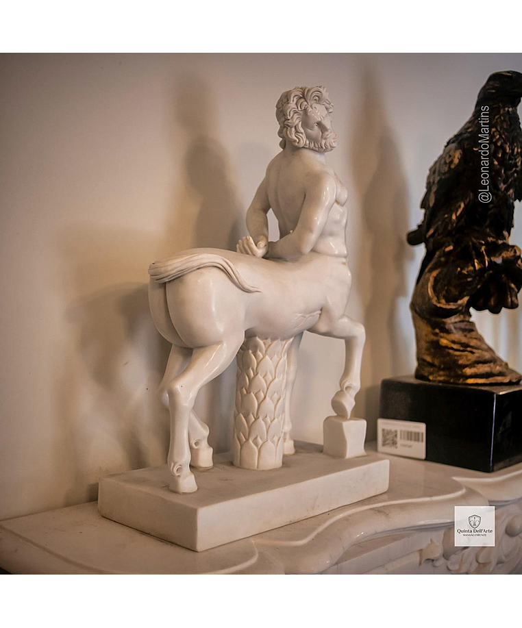 imagem do produto Escultura Centauro em M�rmore Branco 50cm - EMP614
