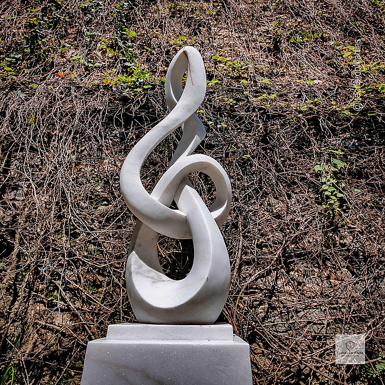 imagem do produto Escultura Contorno da Realeza M�rmore Branco 120cm - EMP734 Inspira��o Nobre e Elegante