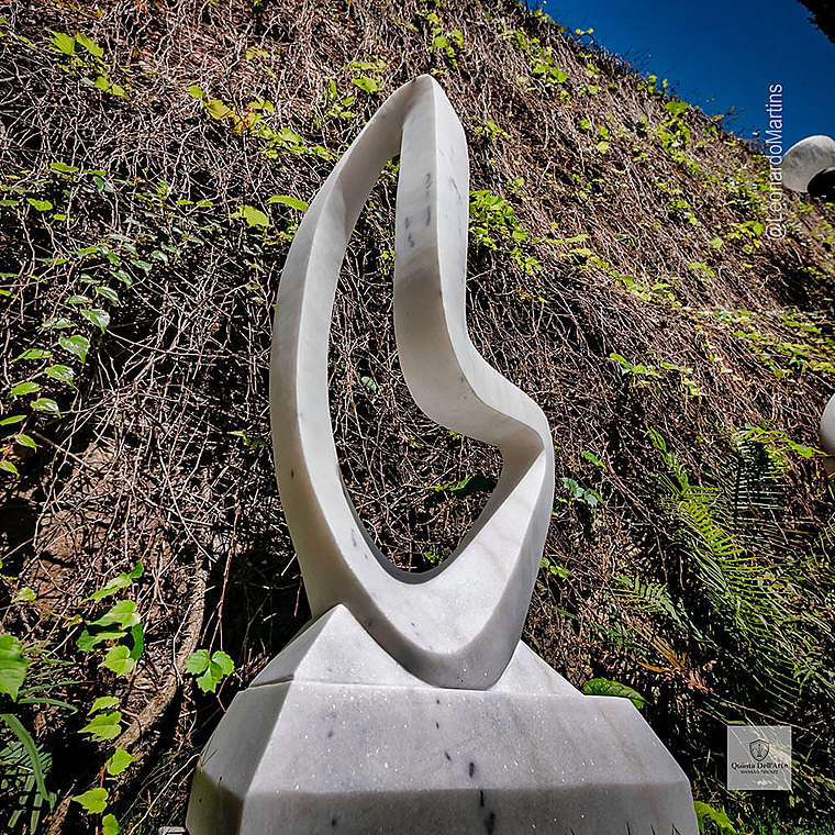 imagem do produto Escultura Curva Eterna M�rmore Branco 100cm EMP744 Composi��es Modernas