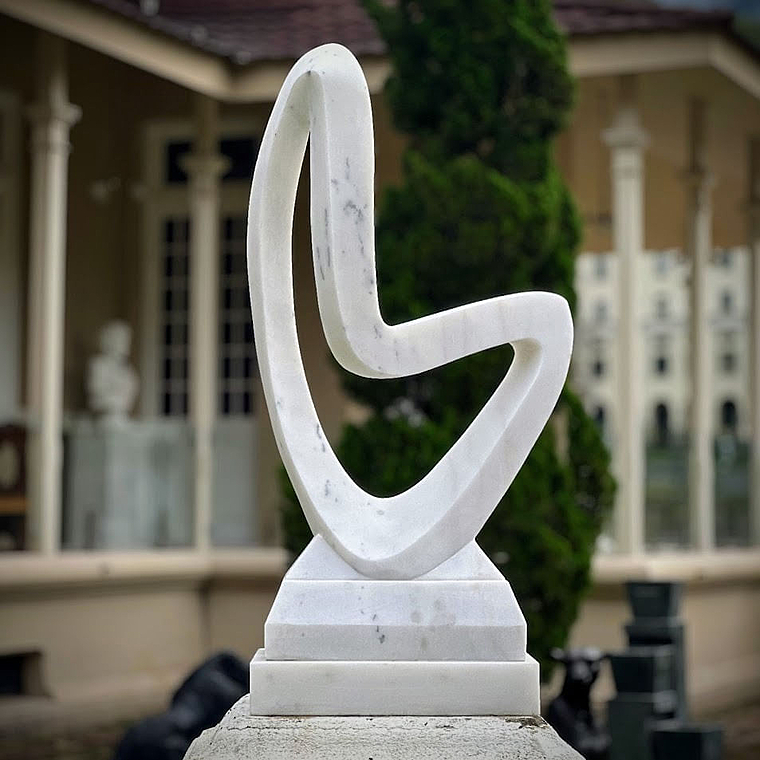 imagem do produto Escultura Curva Eterna M�rmore Branco 100cm EMP744 Composi��es Modernas