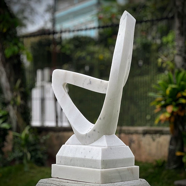 imagem do produto Escultura Curva Eterna M�rmore Branco 100cm EMP744 Composi��es Modernas