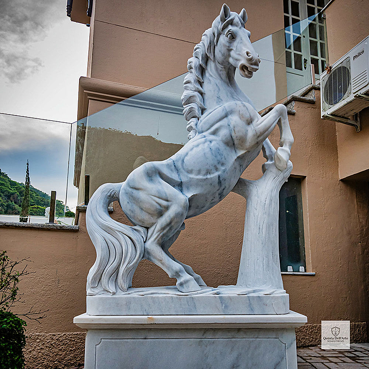 imagem do produto Escultura de Cavalo Rampante em M�rmore 235cm - EMP578 Destaque para Haras