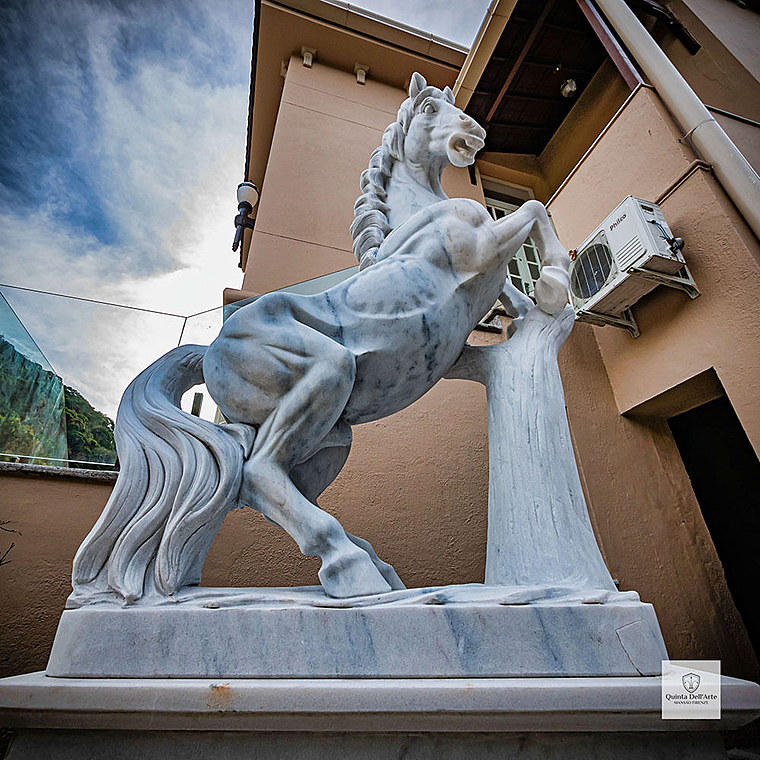 imagem do produto Escultura de Cavalo Rampante em M�rmore 235cm - EMP578 Destaque para Haras