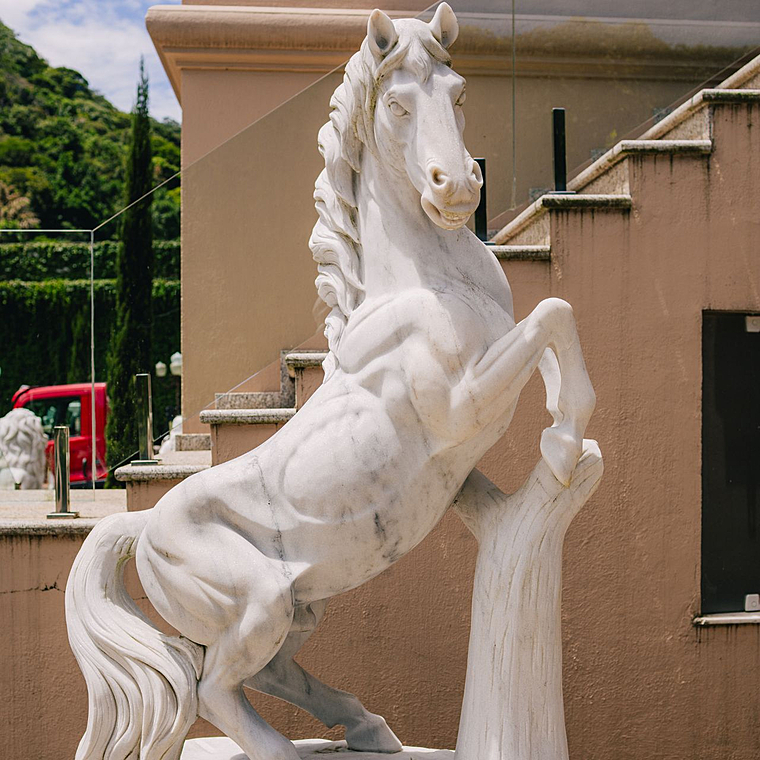 imagem do produto Escultura de Cavalo Rampante em M�rmore 235cm - EMP578 Destaque para Haras