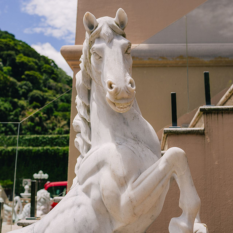 imagem do produto Escultura de Cavalo Rampante em M�rmore 235cm - EMP578 Destaque para Haras