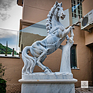 imagem do produto Escultura de Cavalo Rampante em M�rmore 235cm - EMP578 Destaque para Haras