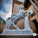 imagem do produto Escultura de Cavalo Rampante em M�rmore 235cm - EMP578 Destaque para Haras