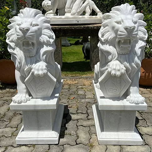 imagem de Escultura de Leoes com Escudo em Marmore 104cm  Estatua Premium EMP576