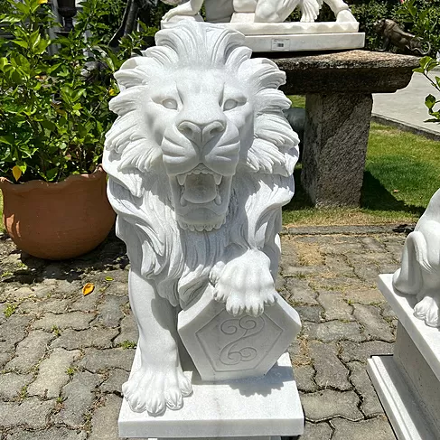 imagem de Escultura de Leoes com Escudo em Marmore 104cm  Estatua Premium EMP576