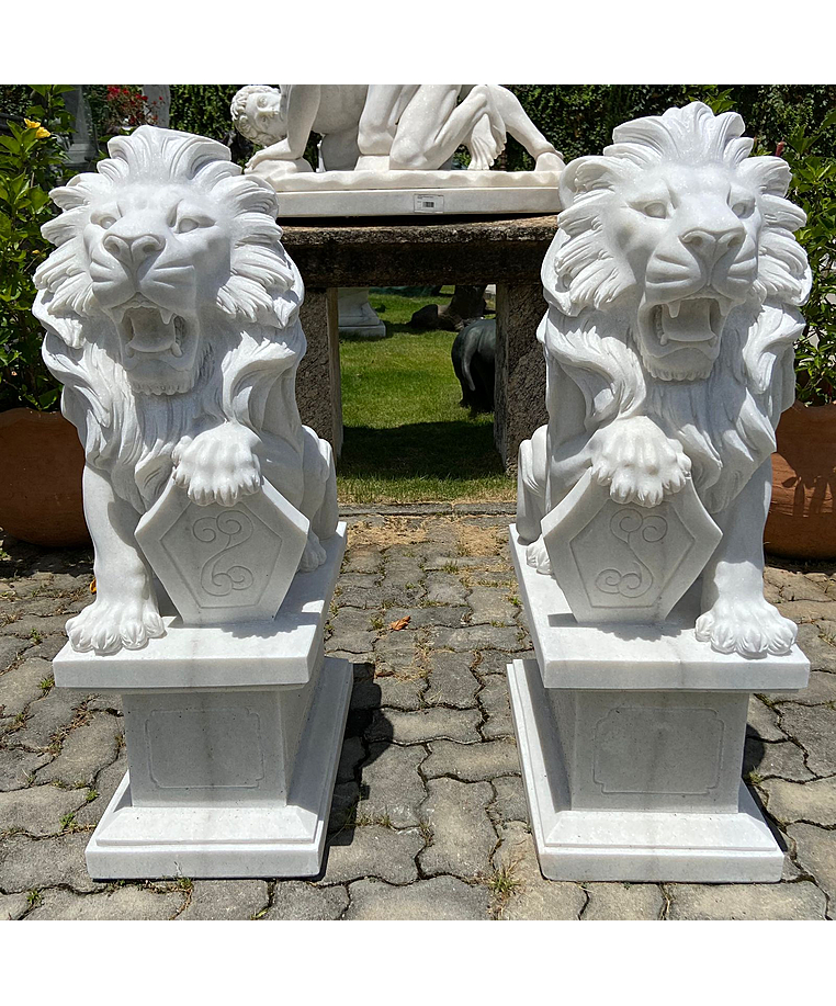 imagem do produto Escultura de Le�es com Escudo em M�rmore 104cm | Est�tua Premium EMP576