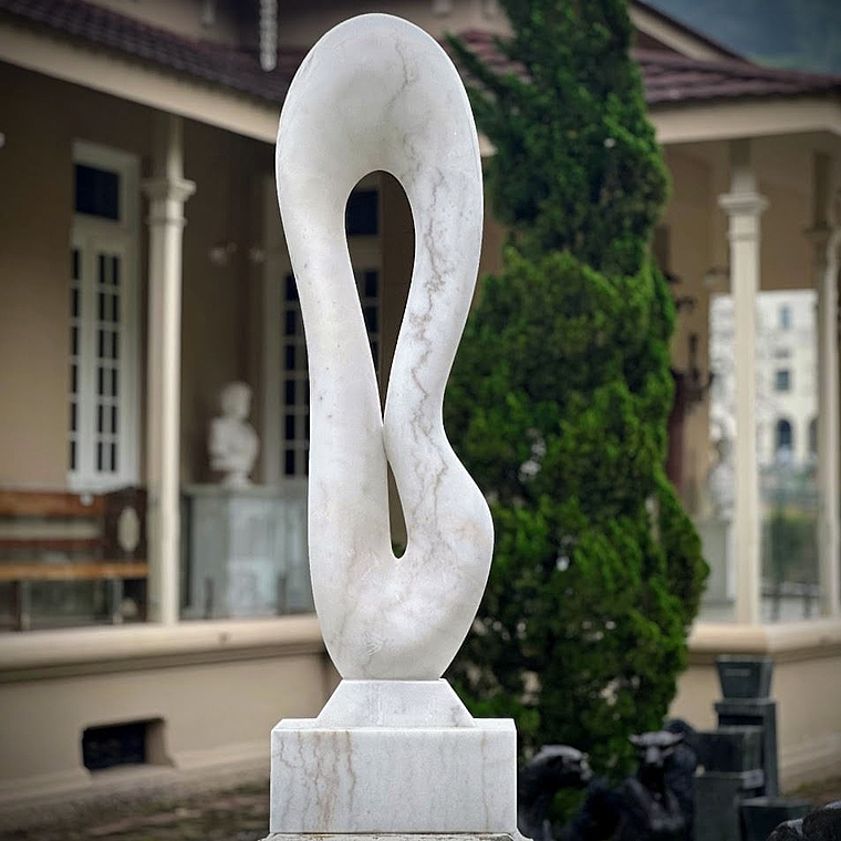 imagem do produto Escultura de Marmore Arco Nobre 165cm EMP720 Eleg�ncia Arquitet�nica