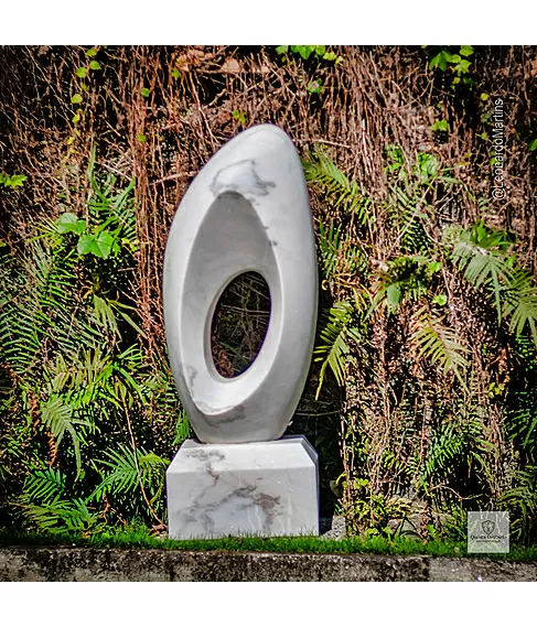 imagem de Escultura Elo Eterno Mármore Branco 100cm - EMP228