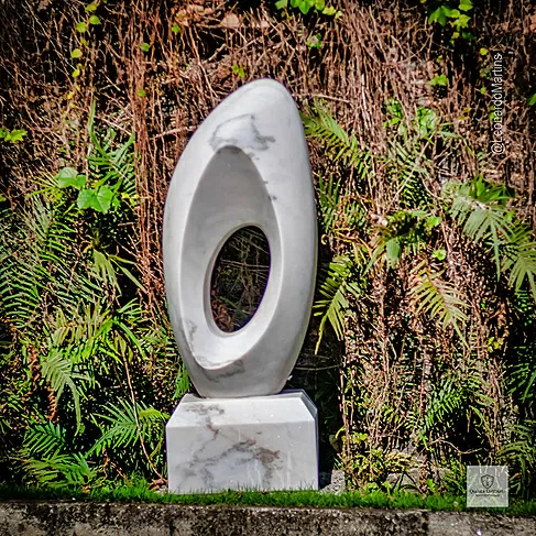 imagem de Escultura Elo Eterno Mármore Branco 100cm - EMP228 Elegância e Significado