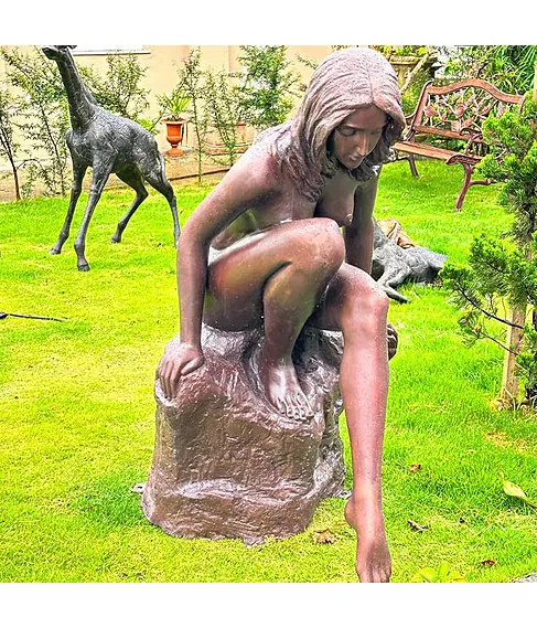 imagem de Escultura em Bronze Ninfa na Piscina 122cm - EBZ572