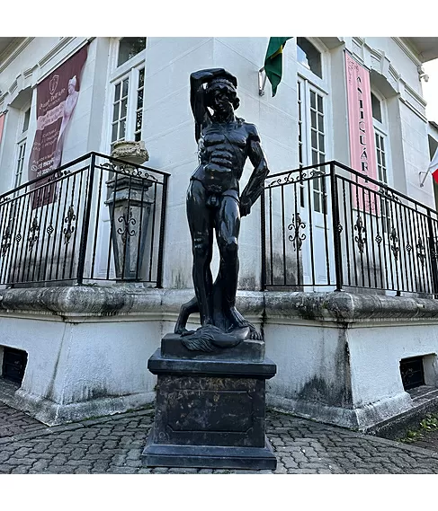 imagem de Escultura em Mármore Preto Apollo Vencendo 230cm - EMP561 Força e Elegância Clássica