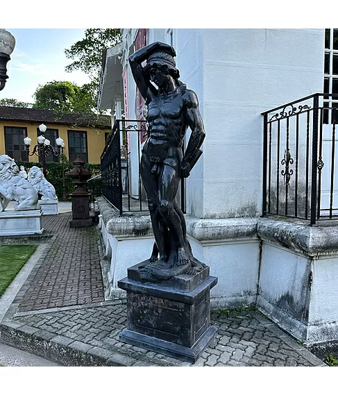 imagem de Escultura em Mármore Preto Apollo Vencendo 230cm - EMP561 Força e Elegância Clássica