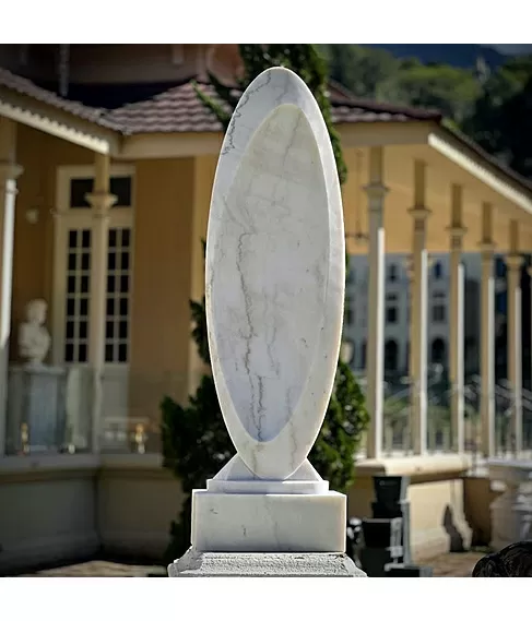 imagem de Escultura Essencia Refletida Mármore Branco 160cm - EMP722