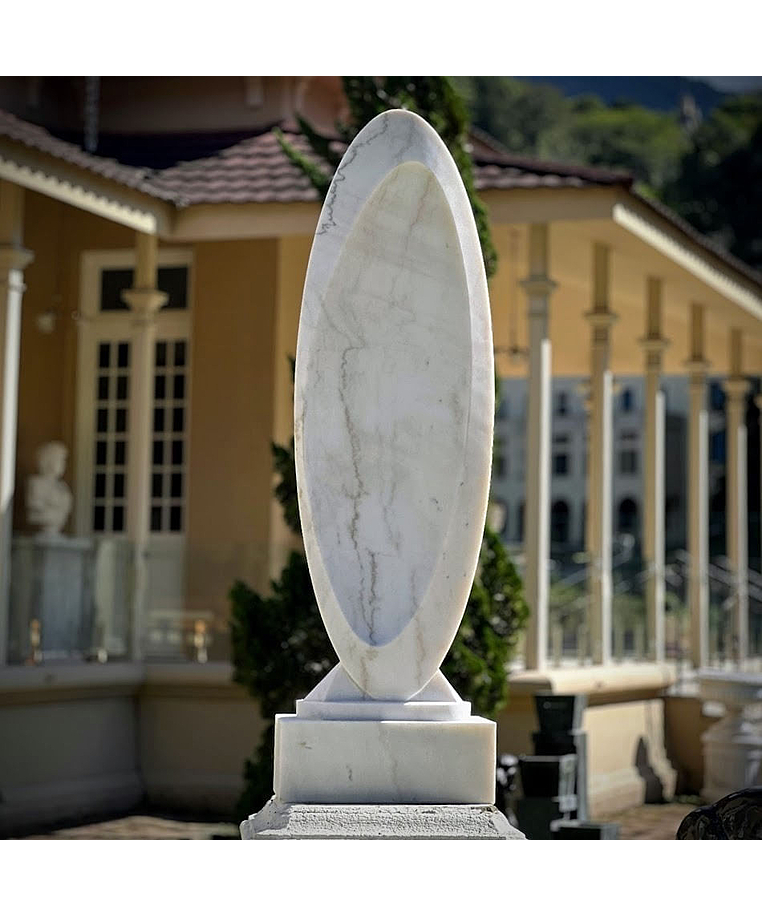 imagem do produto Escultura Essencia Refletida M�rmore Branco 160cm - EMP722