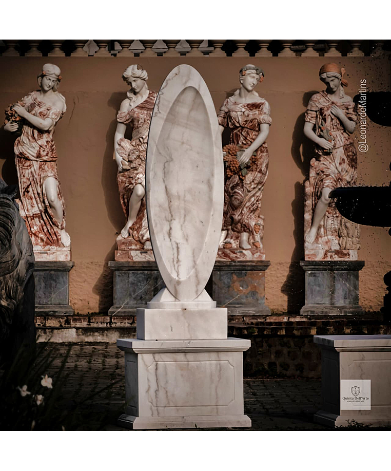 imagem do produto Escultura Essencia Refletida M�rmore Branco 160cm - EMP722