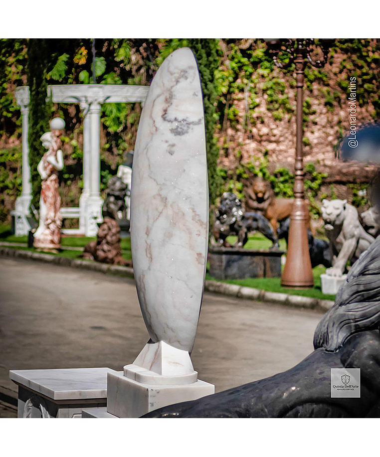 imagem do produto Escultura Essencia Refletida M�rmore Branco 160cm - EMP722