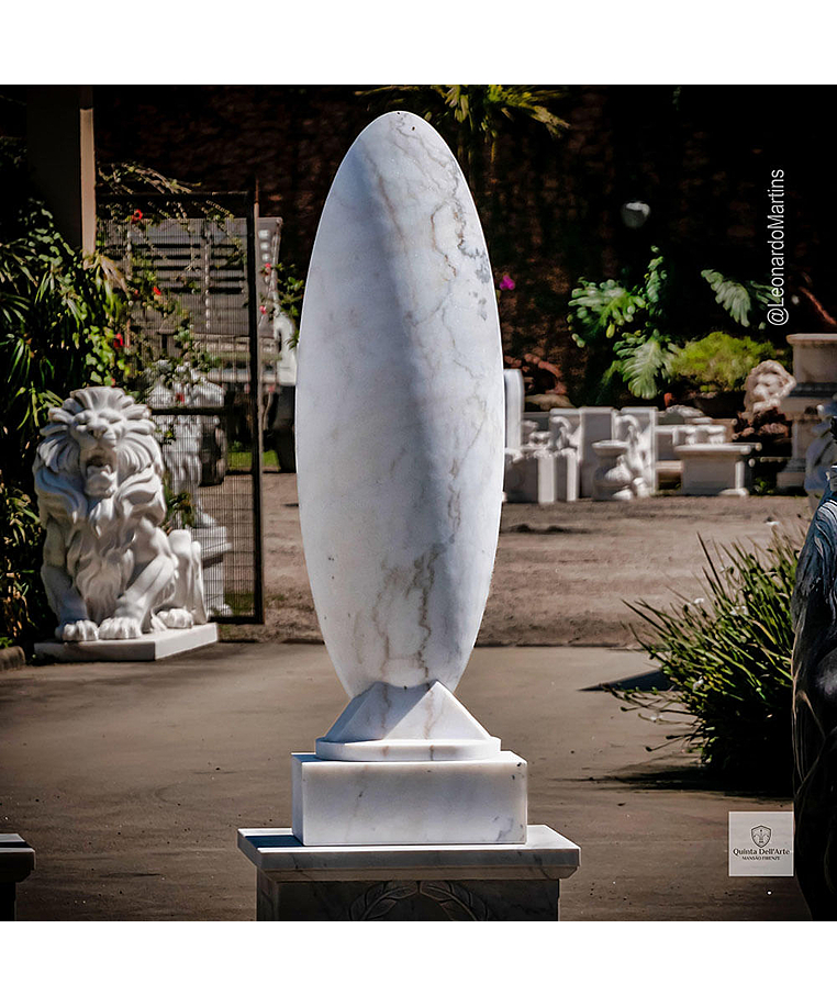 imagem do produto Escultura Essencia Refletida M�rmore Branco 160cm - EMP722