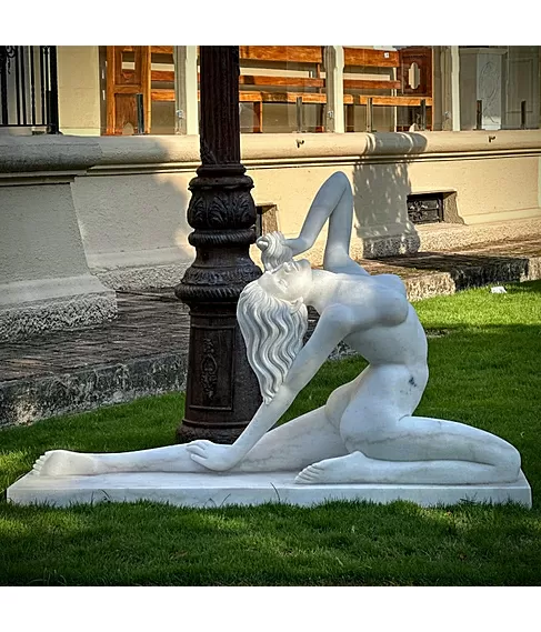 imagem de Escultura Feminina Contempôranea 100cm - EMP582
