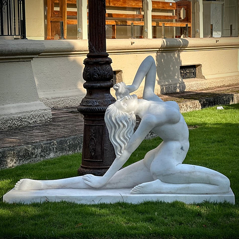 imagem do produto Escultura Feminina Contemp�ranea 100cm - EMP582 Arte Moderna